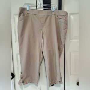 Briggs New York Khaki Capri Pants - 18W